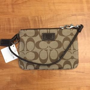 NWT coach wristlet sv khaki mahogany